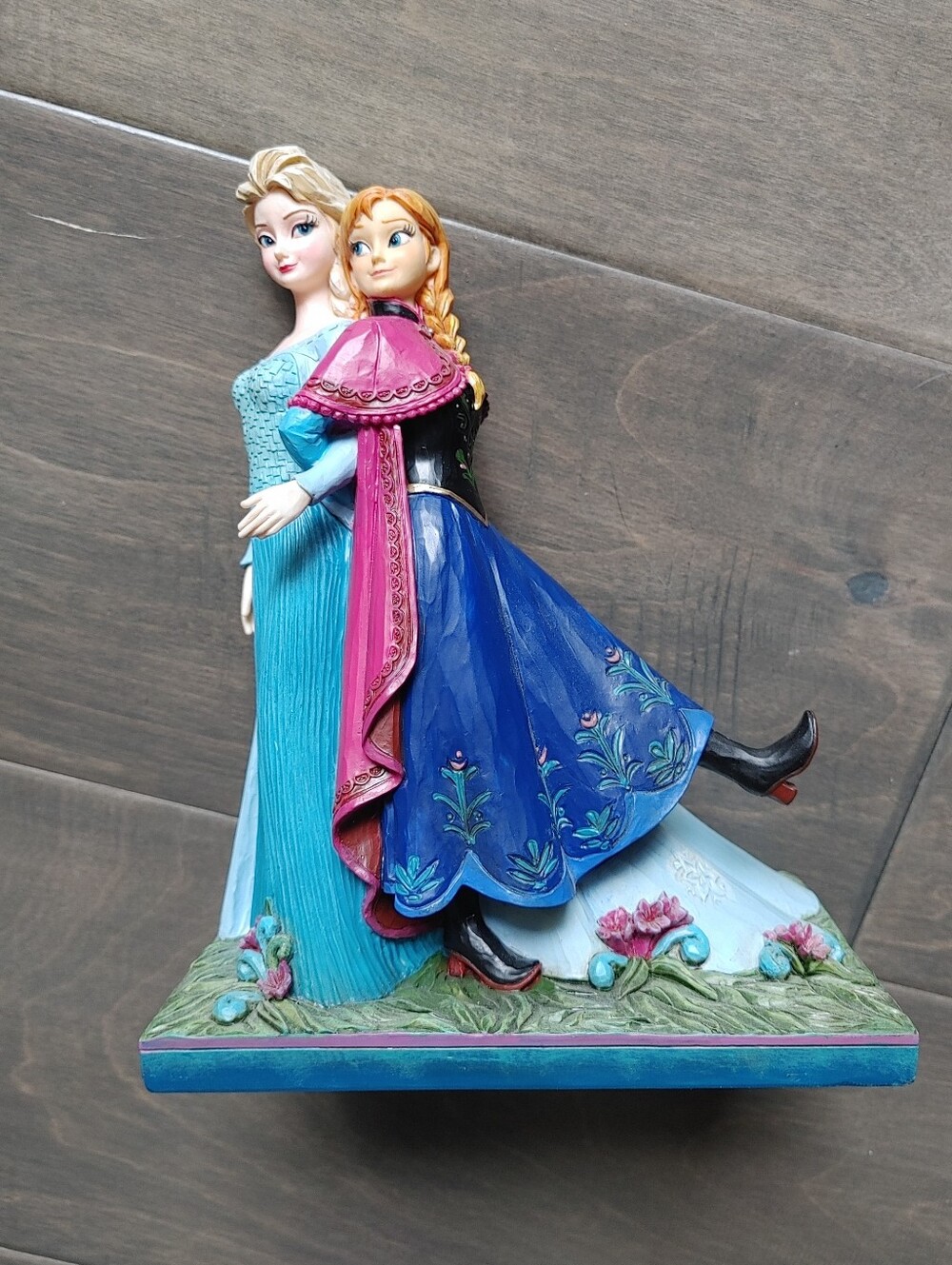 Disney Traditions Showcase Collection Frozen "Sisters Forever"